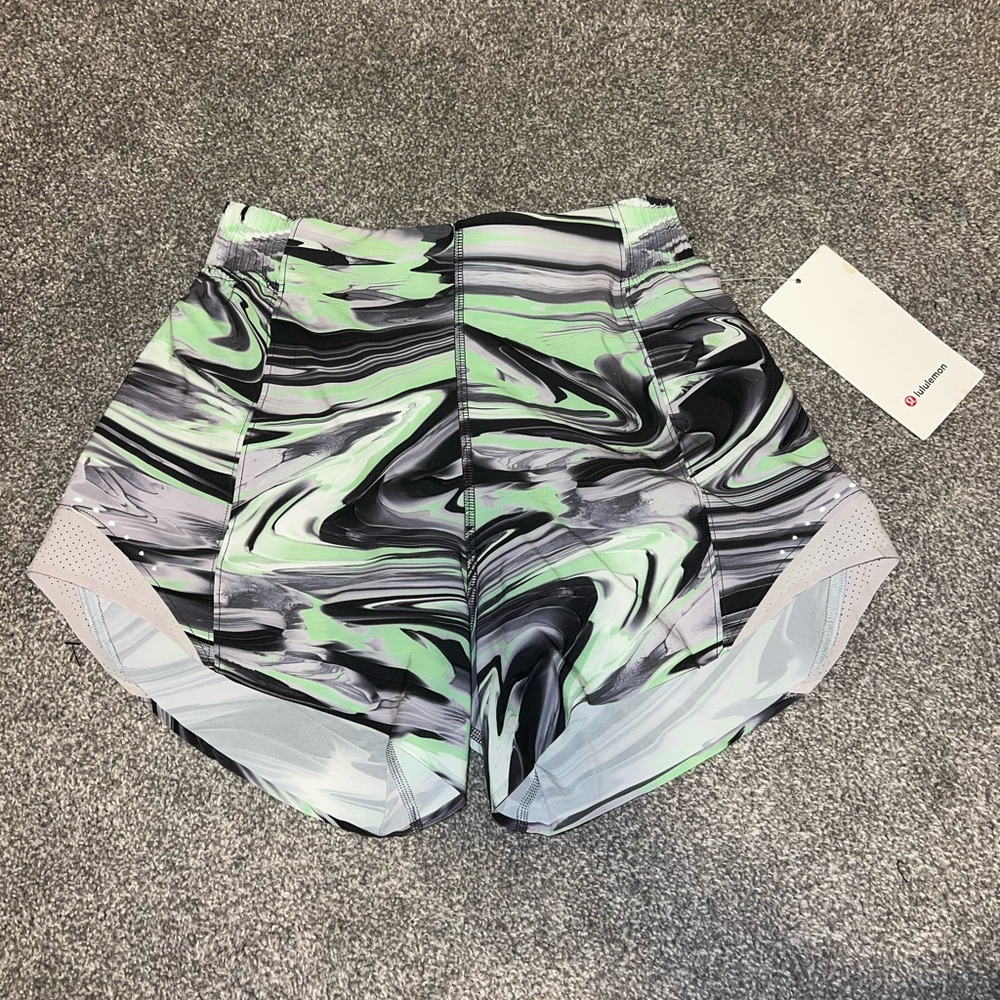 NWT Lululemon Hotty Hot 4’ Size 4 Shorts